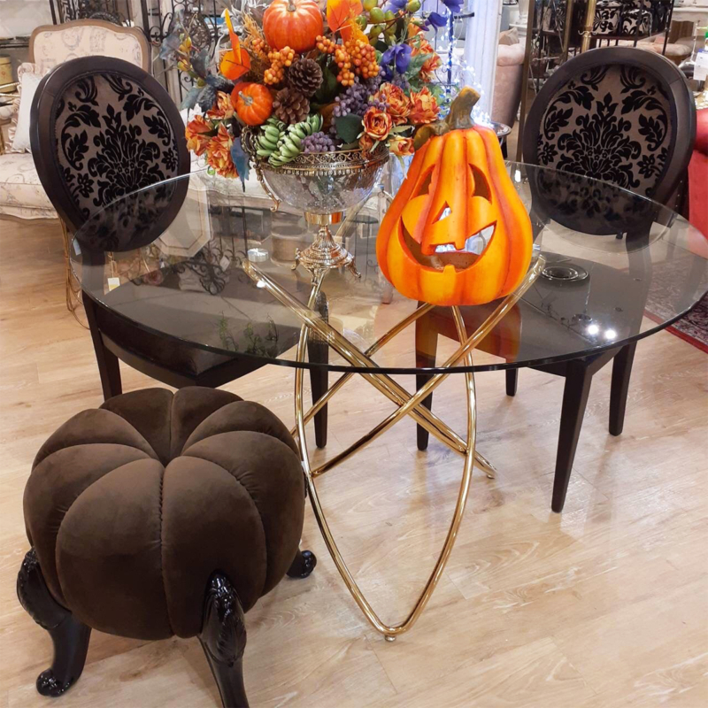インテリアにもなる椅子でハロウィンを楽しむ ユニークなかぼちゃ型の