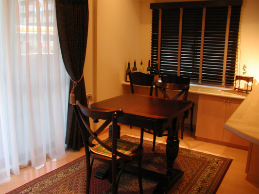 イギリスアンティークを基調とした男性好みのダンディーなインテリア空間